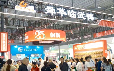 VLOG直擊長沙農博會：記者組團打卡，舜華臨武鴨圈粉無數